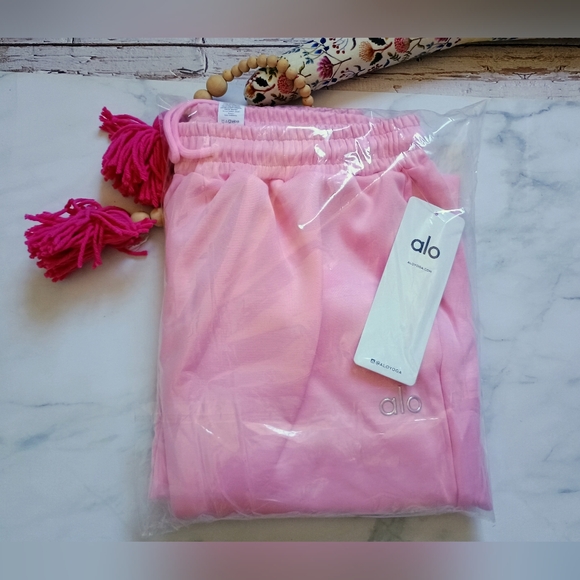 Alo Yoga Accolade Sweatpants In Ballet Pink S - Picture 7 of 8